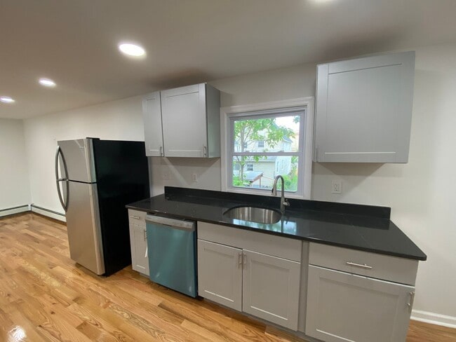 Building Photo - 215 Borden Ave