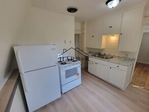 Building Photo - 711 1st Dr NW