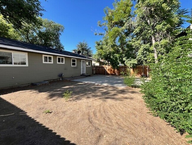 Building Photo - 3 Bedroom Home Centrally Located in Carson City