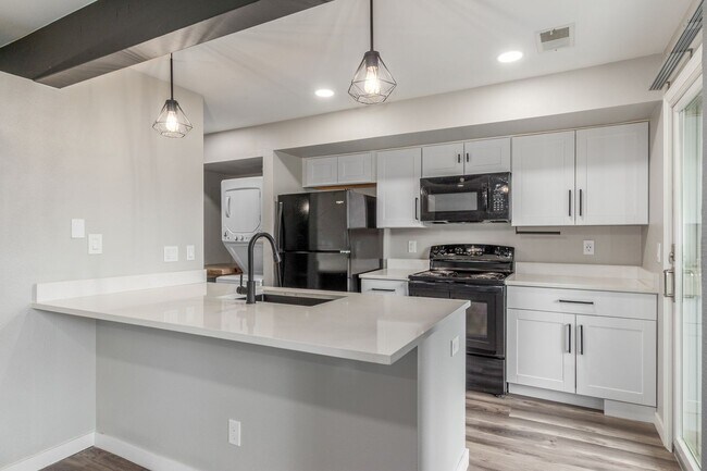 Building Photo - Charming 1 bedroom, 1 bath Condo