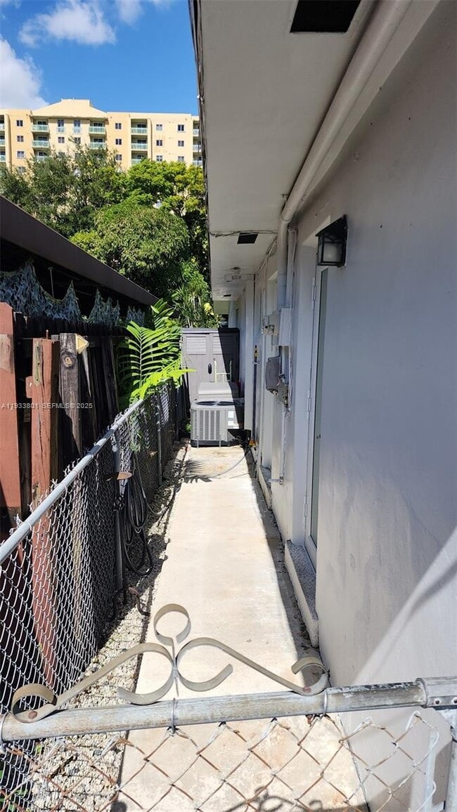 Building Photo - 3447 SW 23rd St