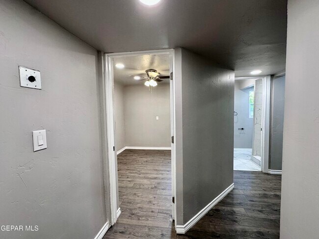 Building Photo - 4808 N Stevens St