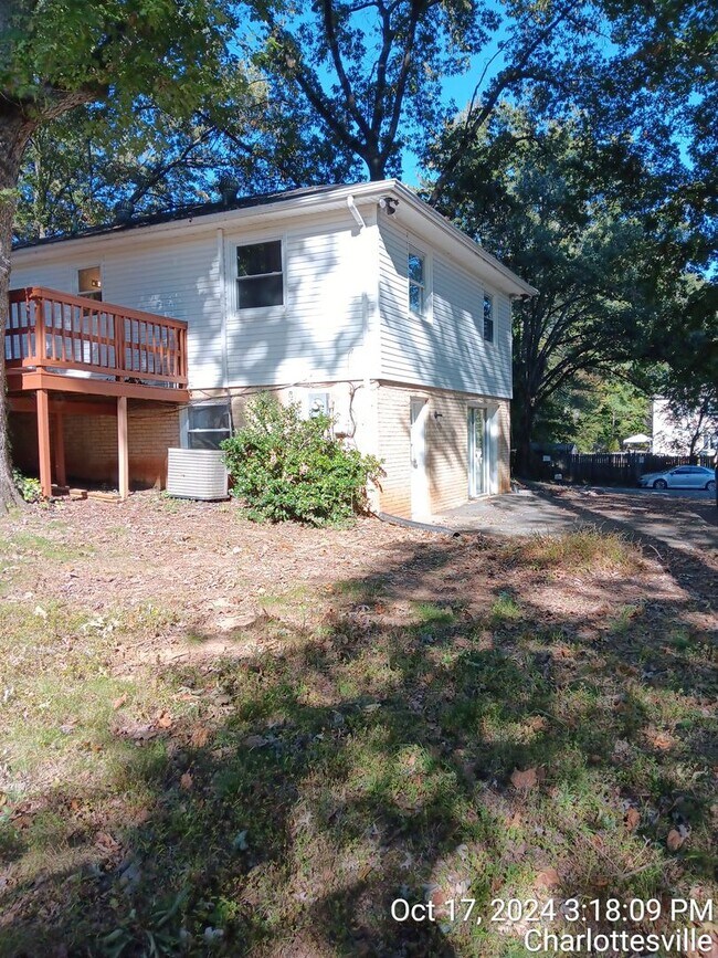 Building Photo - 110 Middlesex Dr