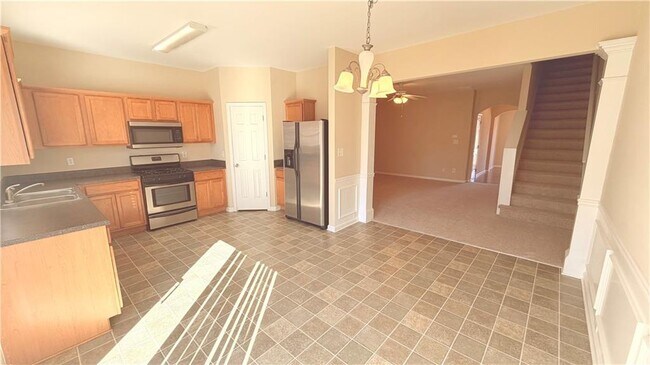 Building Photo - 1902 Dilcrest Dr