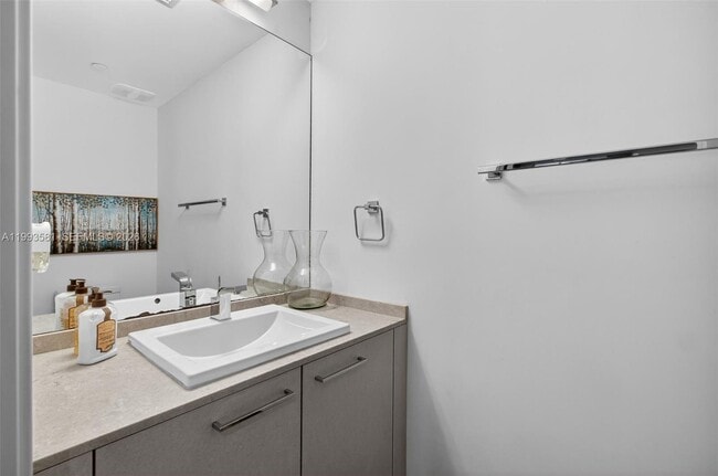 Building Photo - 1010 Brickell Ave