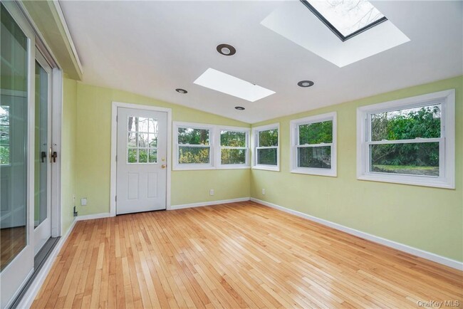 Building Photo - 7 Susan Ct