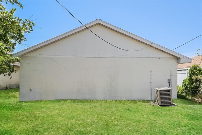 Building Photo - 1246 33rd St S
