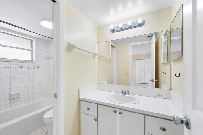 Building Photo - 1750 W 46th St