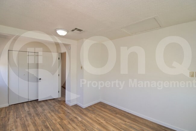 Building Photo - 515 W 13th St