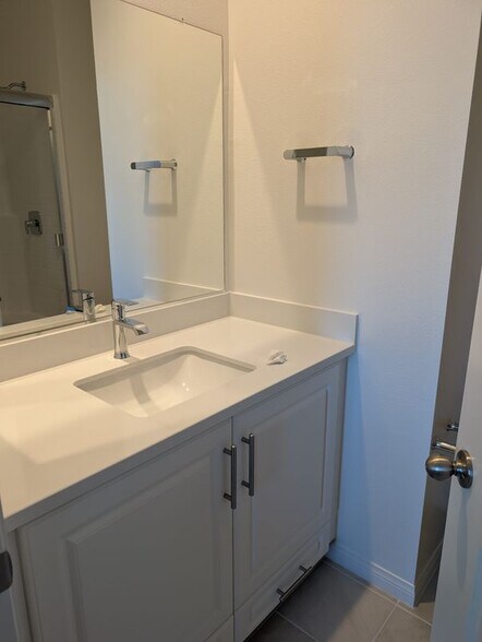 Building Photo - 2430 E Lincoln Ave