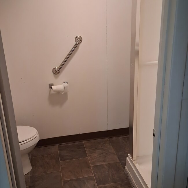 Building Photo - 802 Main St