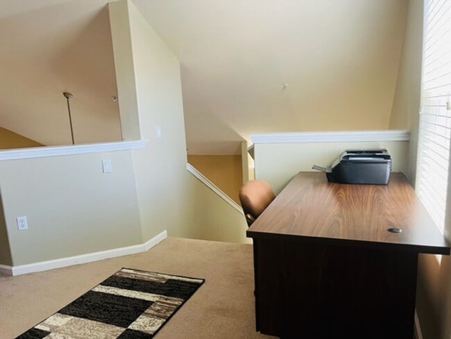 Building Photo - Beautiful Tri-Level Condominium in Gated Elk Grove Community!