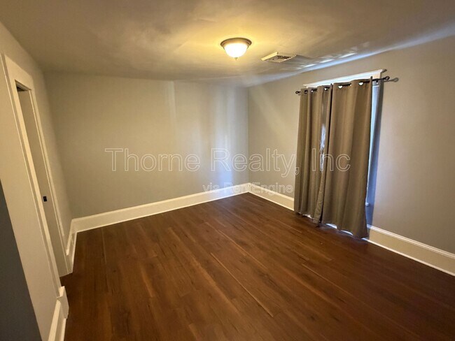 Building Photo - 835 Sunset Ave