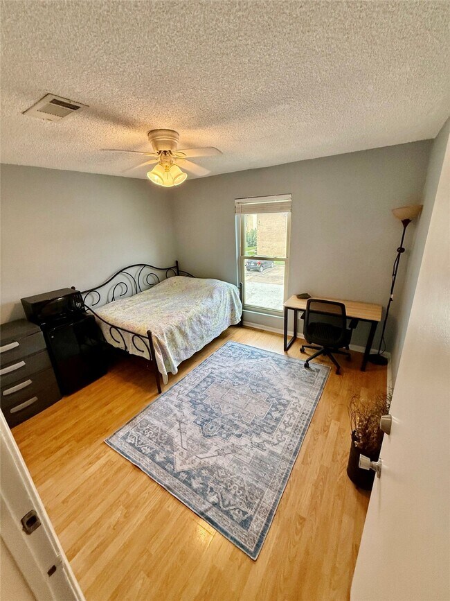 Building Photo - 1516 Bay Area Blvd