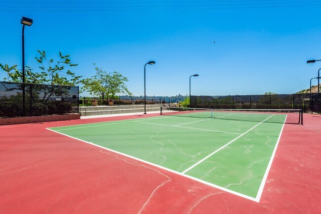 Building Photo - Mission Valley 3 Bedroom Townhome at Escal...