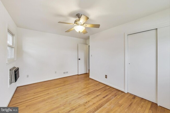 Building Photo - 1208 Pinewood Dr