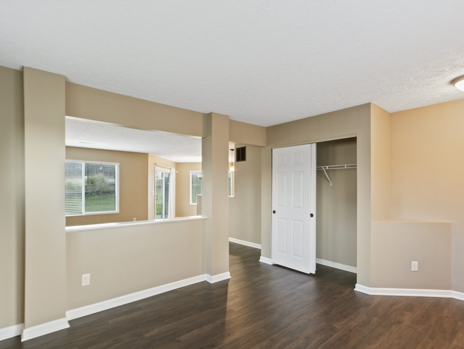 Building Photo - 5877 Hayden Dr