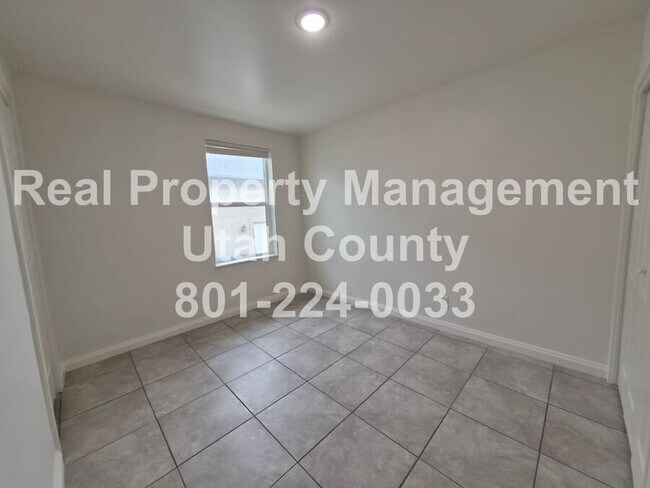 Building Photo - 30 S 100 W