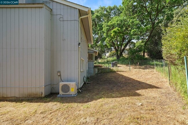 Building Photo - 165 Topaz Ln