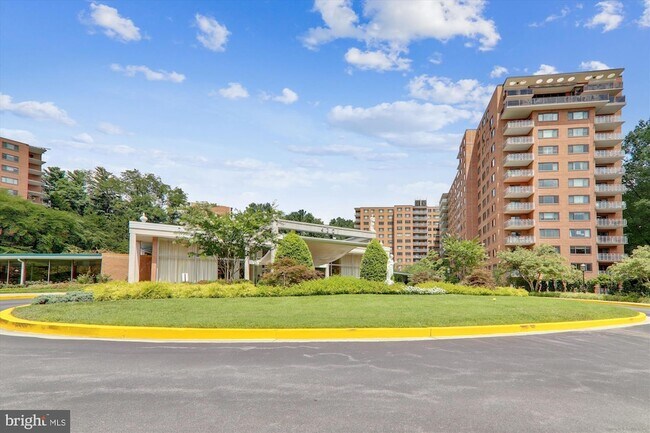 Building Photo - 4201 Cathedral Ave NW