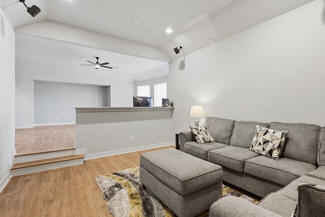 Building Photo - 18800 N Bee Cave Springs Cir