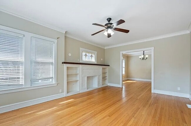 Building Photo - 8756 Sproat Ave