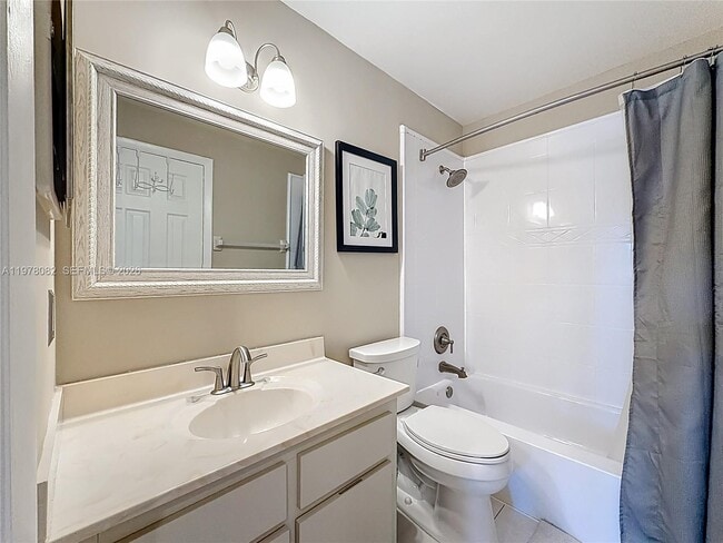 Building Photo - 2128 NE 9th Ave