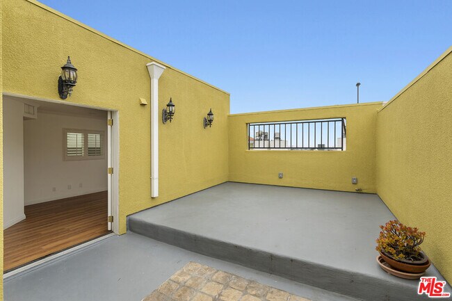 Building Photo - 12000 Goshen Ave