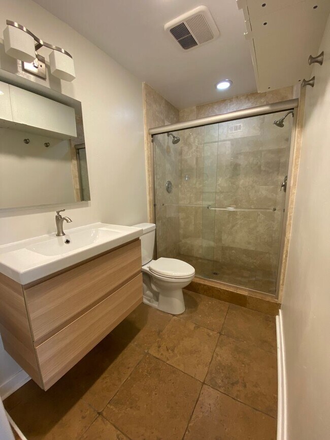 Building Photo - Elegant, Multilevel 3 Bedroom 2 Bathroom in Hillcrest / North Park with Outdoor Space