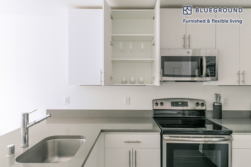 Building Photo - 655 S Fair Oaks Ave