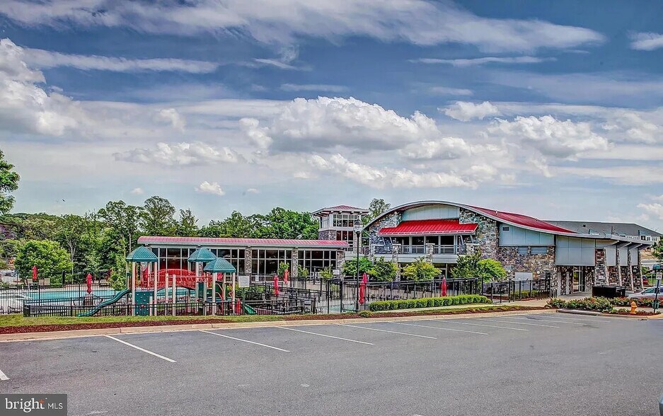 Building Photo - 15240 Torbay Way