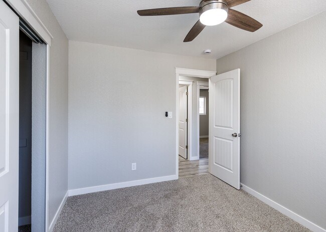 Building Photo - Newly Remodeled 5 Bed Home with Huge Yard