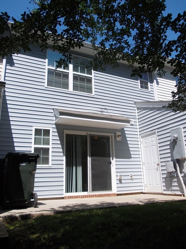 Building Photo - 2 Story, 3 Bed Townhome in Oxford Commons ...