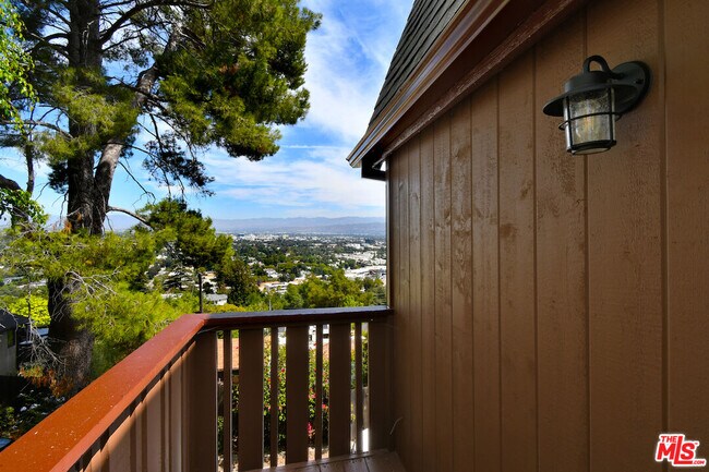 Building Photo - 3682 Berry Dr