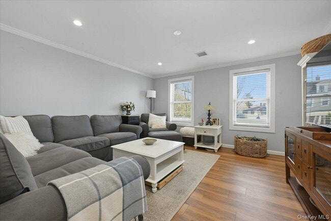 Building Photo - 5 Carlton Ave