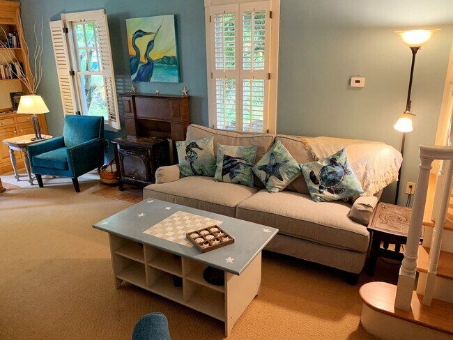 Building Photo - Charming 1BR House in Shelton