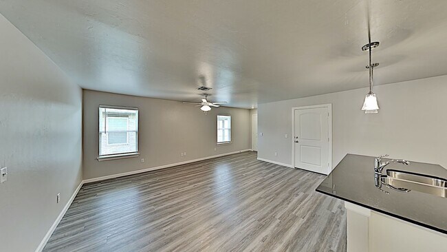 Building Photo - 2 Bed 2 Bath with a 2 Car Garage Duplex wi...