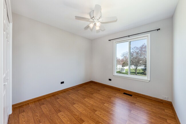 Building Photo - 617 Lakewood Farms Dr