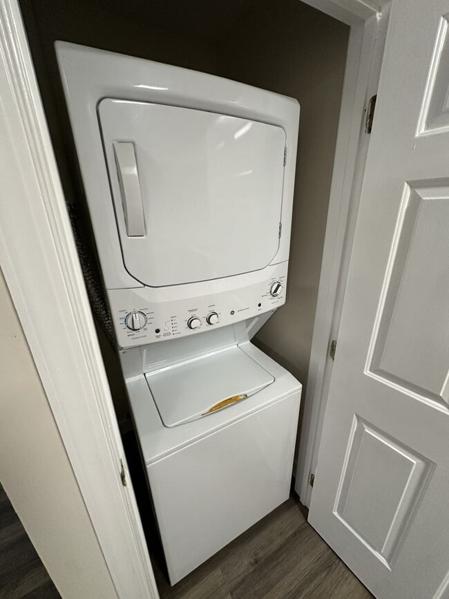 Building Photo - 2 Bedroom 2 Bathroom Condo!