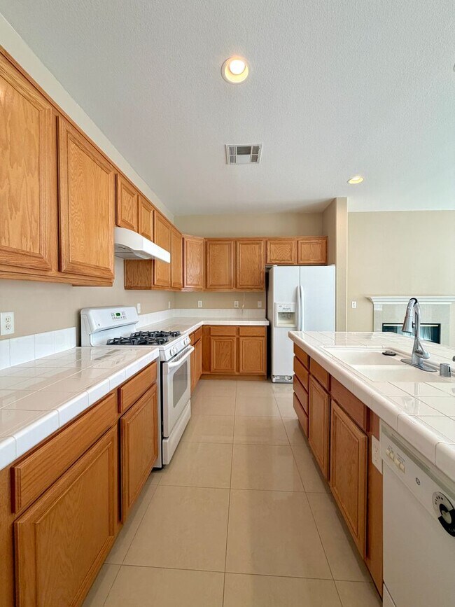 Building Photo - 7493 Longhorn Lodge Ave