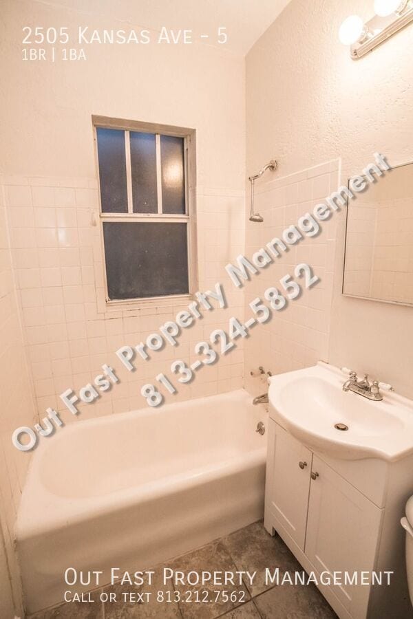 Building Photo - 2505 W Kansas Ave