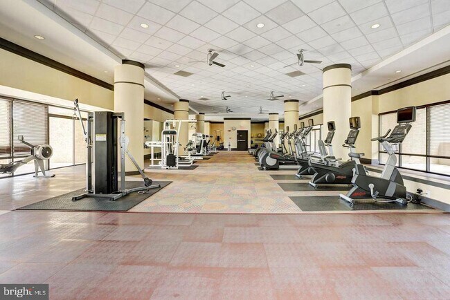 Building Photo - 4500 S Four Mile Run Dr