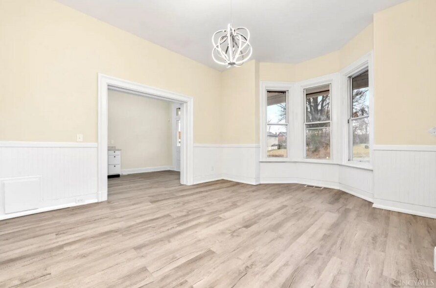 Living Room 2 - 550 Hale Ave
