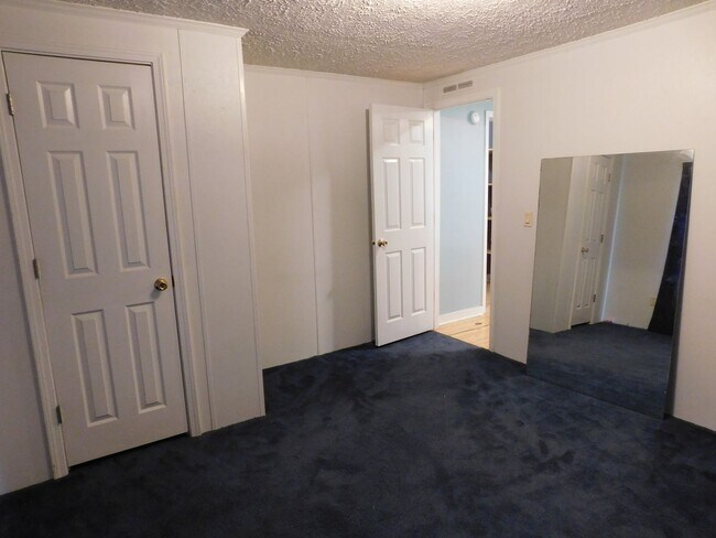 Building Photo - 900 Loftin Farm Rd