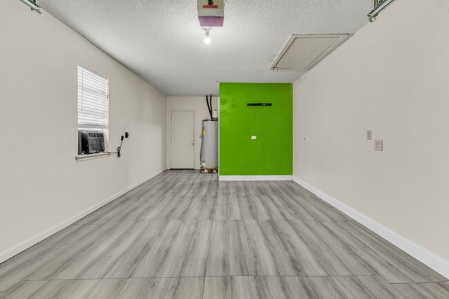 Building Photo - 182 Paddock Way