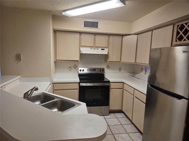 Building Photo - 820 Camargo Way