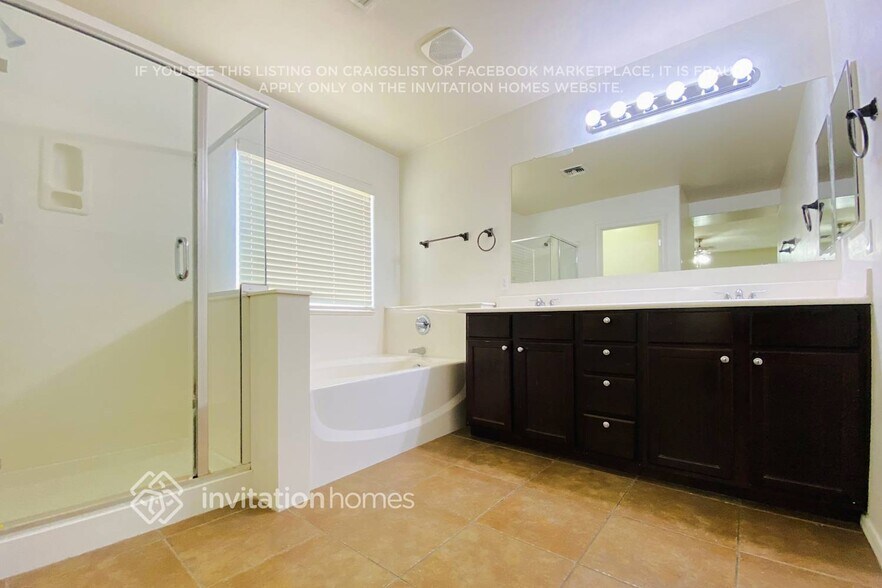 Building Photo - 615 S Buena Vista Ave