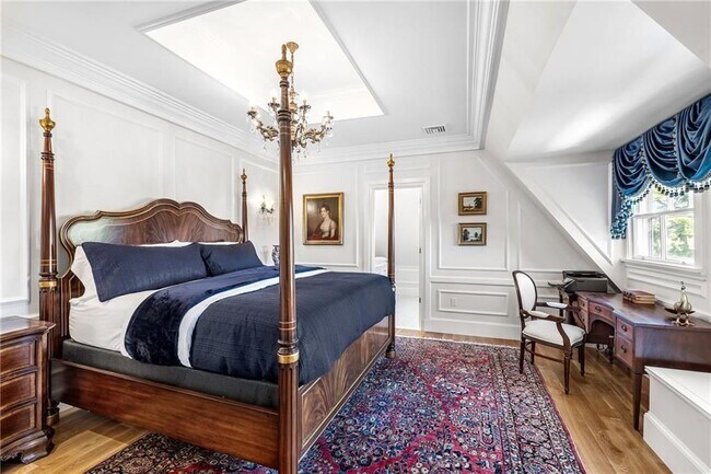 Building Photo - 541 Bellevue Ave