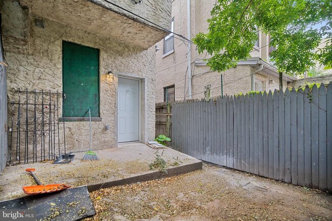 Building Photo - 1718 Edgley St