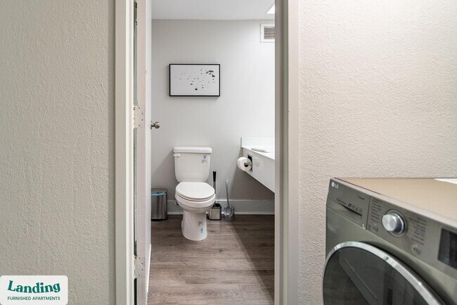 Building Photo - 1362 Passenger St